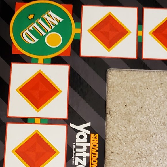 - Vintage 1991 Showdown Yahtzee Board Game Replacement oard - Picture 3 of 6